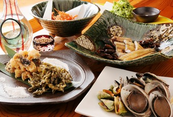 高知の旨いもんが盛りだくさん！　2時間飲み放題付きのお得な宴会コースです！