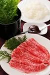 タレをつけない最高峰の焼肉。最高肉をライスに乗せチシャで巻いて、そのままお召し上がりください。