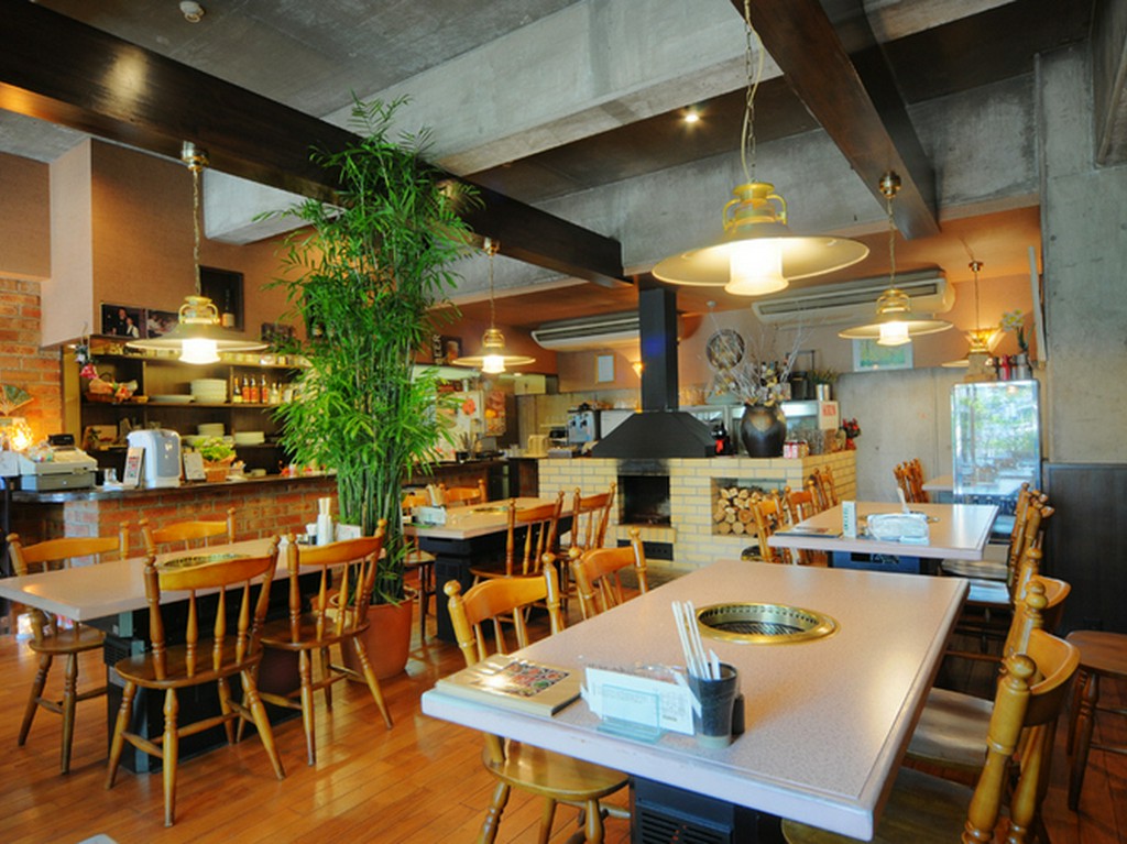 知る人ぞ知るお肉が旨い店『ジュージュ亭』