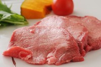 くえ鍋(1人前)：5500円
かも鍋(1人前)：1430円
※かも鍋は2人前からご提供しております。