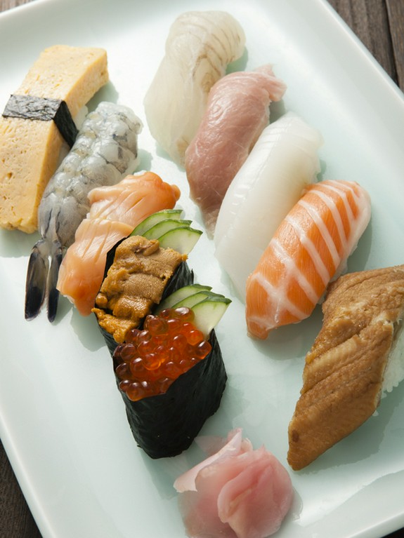 地元の新鮮魚介を使ったバラエティ豊かなメニュー