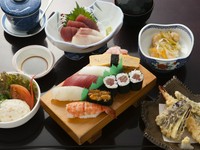 海鮮づくしでお腹も満足『寿し定食(上)』