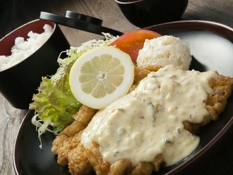 自家製タルタルソースが味の決め手『チキン南蛮定食』