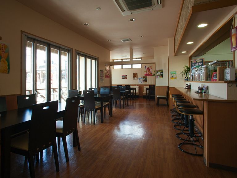 お食事にもカフェにも、思い思いの過ごし方ができるお店
