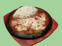 宮崎赤鶏と地卵にシュレッドチーズを合わせ香ばしく焼き上げました。
