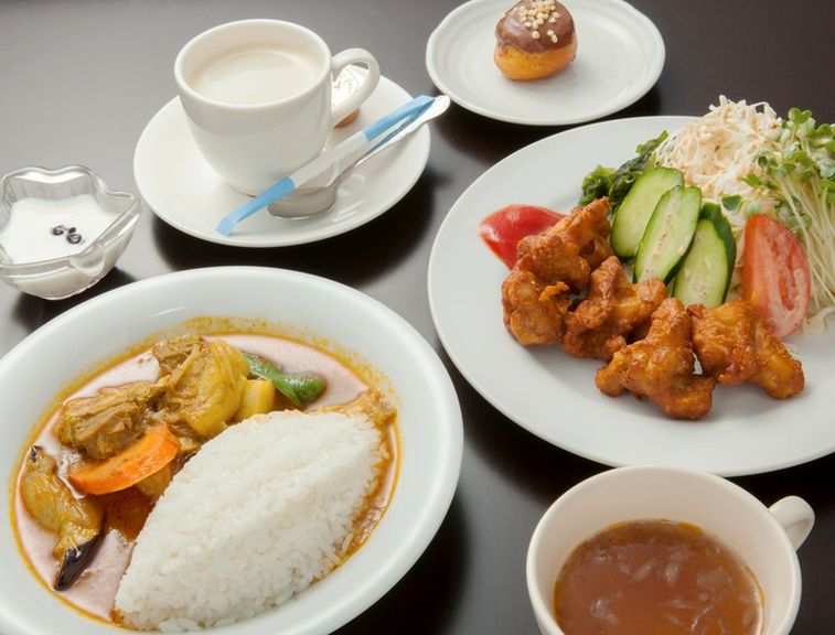 盛りだくさん！　お得な『日替わりランチ』でお昼から大満足