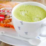 ラテにはお菓子がついています。