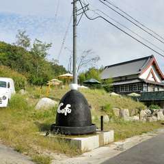噴水が目印の、景色の良い環境にあるお店です