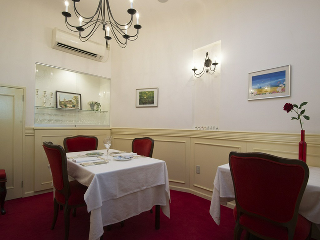 時にドレスアップをして“優雅な女子会”はいかが