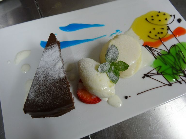 彩り鮮やか。優しい甘みの『本日のデセール盛合せ』