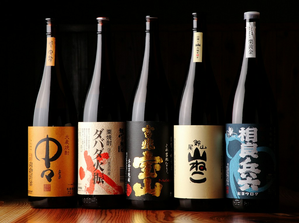 70種類以上ある、全国各地の焼酎が味わえます