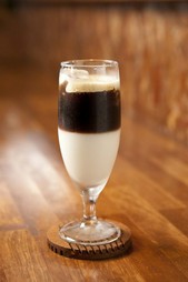 コーヒーとミルクのバランスが絶妙！　『アイス・オ・レ』