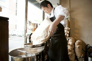 天気、気温、焙煎した日。経験と知識が生み出す極上の1杯