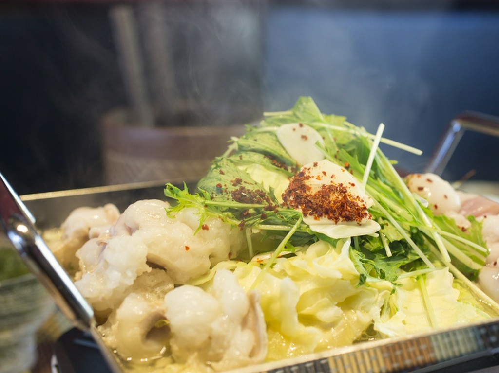 一口で、旨味が口に広がる、お酒とも相性抜群の『もつなべ』