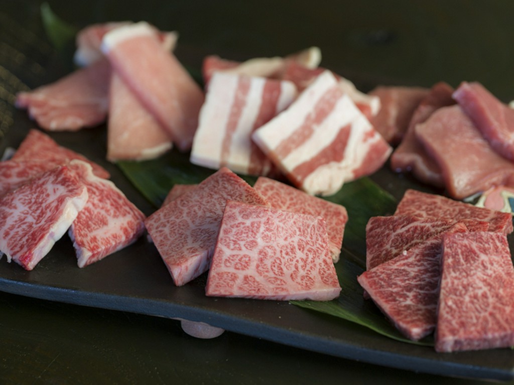 石垣美崎牛、国産牛＆美ら島あぐー　盛り合わせ（300ｇ）