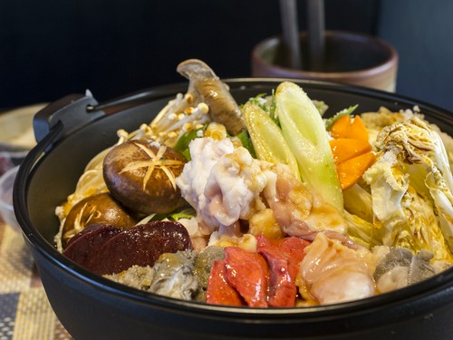 地元産の野菜とお肉の旨みが絡み合う『ホルモンなべ』
