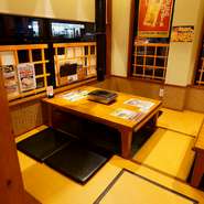 掘りこたつ席（2～４名様）靴を脱いでゆっくり足が伸ばせる掘りこたつ席。仕切りがあります