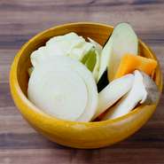 6種の野菜を盛り合せてます