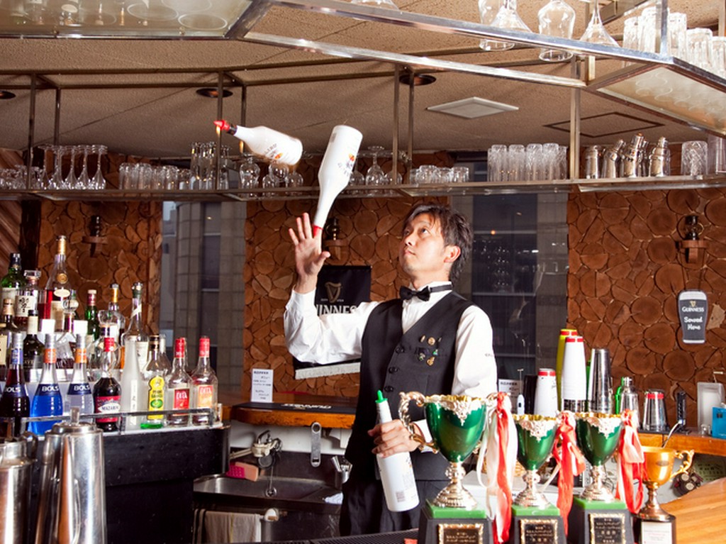 迫力のライブショー！　『フレアカクテル』