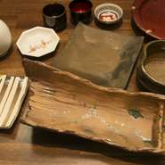拘りの料理は有田焼・小石原焼・備前焼の器でお出しします。