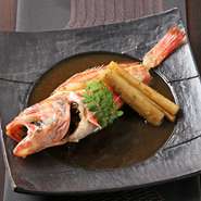 季節によって変わる旬の魚ならではの旨さを味わう
