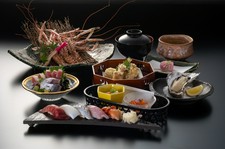 日本全国から仕入れた特上のお魚を使用する記念日にぴったりなコースです。