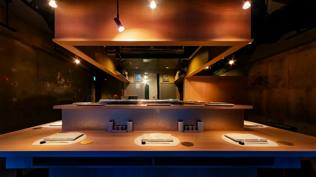 常連の方にも大人気の特等席。キッチンを取り囲むカウンター