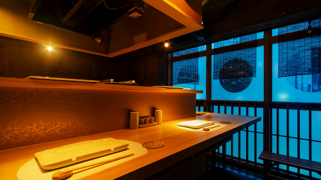 心地の良い雰囲気の中、二人の距離も近づくカウンターデート