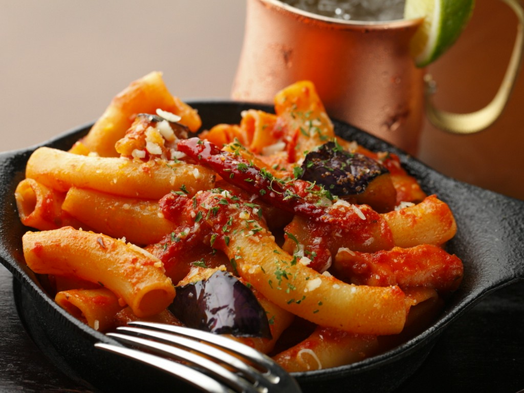 自家製トマトソースが絶品『リガトーニのアラビアータ』