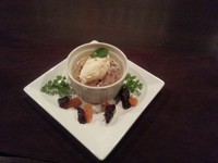 暖かいスイートポテトと冷たいバニラアイスのコラボ。優しい甘さが癖になります。
