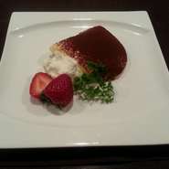 アマレットを入れた少し大人のビターなティラミスです。