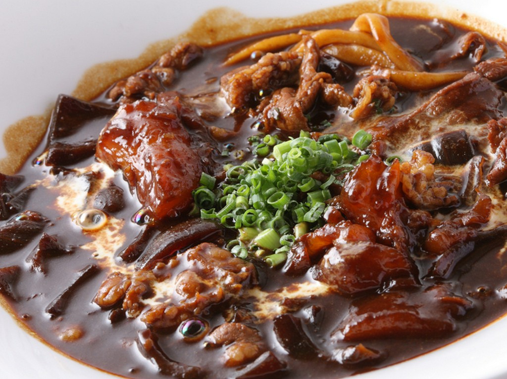 全国から安江店長が納得した食材だけを仕入れています