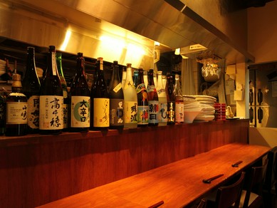 仕事帰りの「ちょい飲み」で店に立ち寄る男性客も多いです
