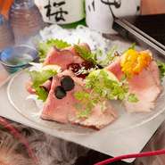 厳選した黒毛和牛を使った炊き肉鍋やローストビーフ、またお肉を使ったお寿司なども取り揃えています。
