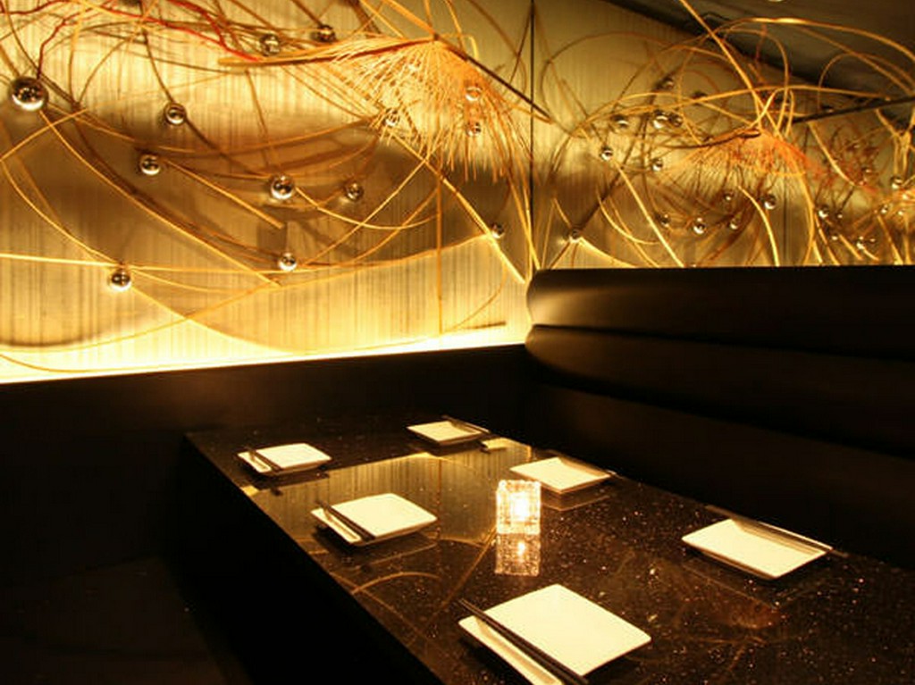 妖艶な和の設えが、気になる異性との距離を近づける