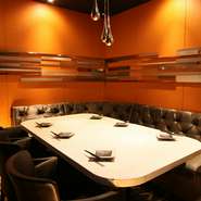 合コンで重要なのは、食事のメニューはもちろん、会場の雰囲気。その点、【雫NO庭　船橋店】は、大人を納得させる粋な個室を多数用意しています。週末に、店内が合コンで盛り上がるのにはこんな理由があります。