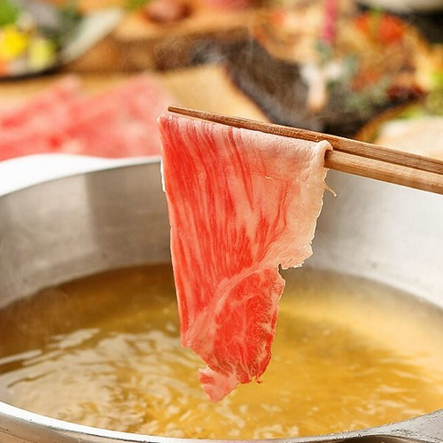 新潟県産豊浦牛を使用したしゃぶしゃぶ＆すき鍋が人気