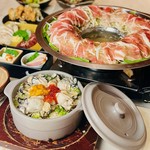 栗豚の肉炊きと海鮮土鍋を堪能できるプラン
生ビール付き4700円、焼酎日本酒付5000円