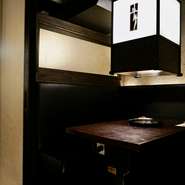 高級感がありながら、落ち着いた大人の雰囲気も併せ持った個室。いつもと違う特別な空間で、思い出に残る素敵な時間が過ごせます。