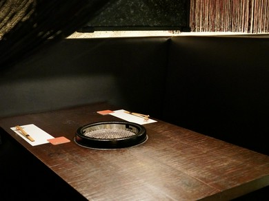 適度に暗い空間と見た目にも楽しい演出が相手との距離を縮めます