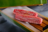 ヒレのひも部分を燻製テイストで