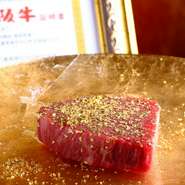 A5ランクの松阪牛のシャトーブリアンです。まさに最高級のステーキです。
50g、100g、150gからお選び頂けます。