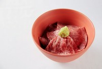 生肉を使ったひとくち肉丼、最後の〆に