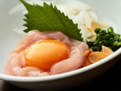 新鮮地鶏のおいしさ『特製ダレ鶏ゆっけ』