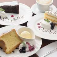 質・量ともに充実のラインナップ。
自家製のシフォンケーキは見逃せない逸品です。
