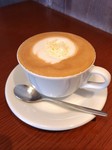 4月からの新メニュー
大人気ホットカフェラテにホワイトチョコフレーバー