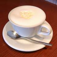 ４月からの新メニュー
大人気ホットミルクにホワイトチョコフレーバー