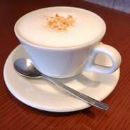 ４月からの新メニュー
大人気ホットミルクにヘーゼルナッツフレーバー