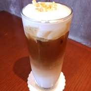 ４月からの新メニュー
ヘーゼルナッツフレーバーとエスプレッソ
ホイップクリーム、ローストヘーゼッルナッツを添えて