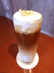 4月からの新メニュー
ヘーゼルナッツフレーバーとエスプレッソ
ホイップクリーム、ローストヘーゼッルナッツを添えて